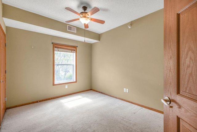 114200 Hundertmark 110, Chaska, MN 55318