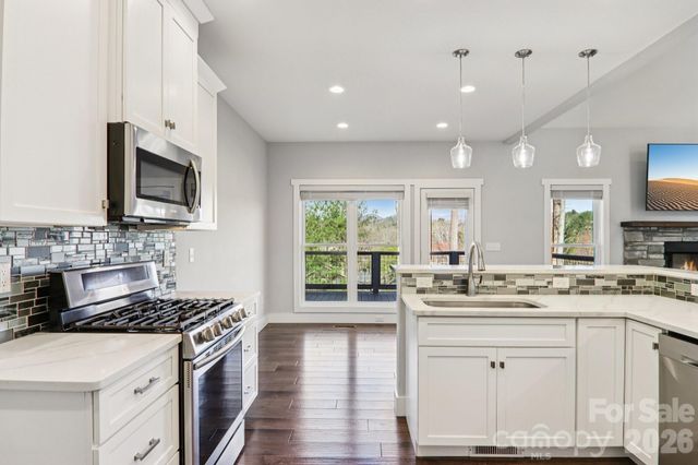 98 Hamilton Woods Lane, Etowah, NC 28729