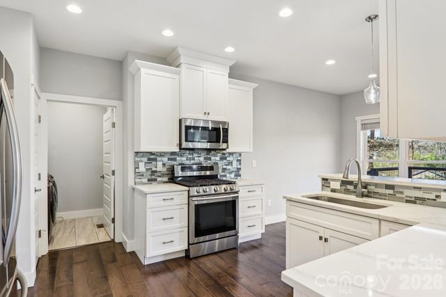 98 Hamilton Woods Lane, Etowah, NC 28729
