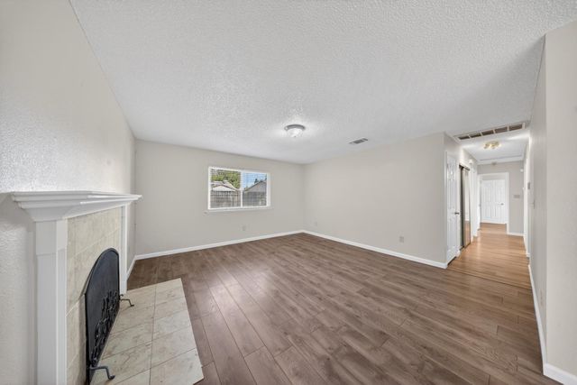 7263 Hayward Dr, Sacramento, CA 95828