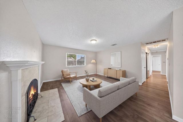 7263 Hayward Dr, Sacramento, CA 95828
