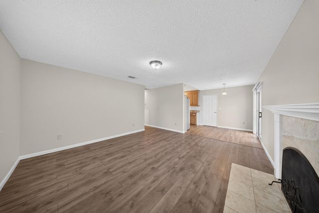 7263 Hayward Dr, Sacramento, CA 95828