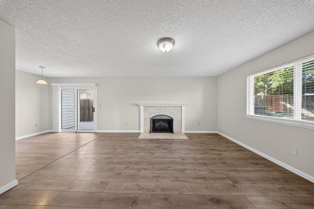 7263 Hayward Dr, Sacramento, CA 95828