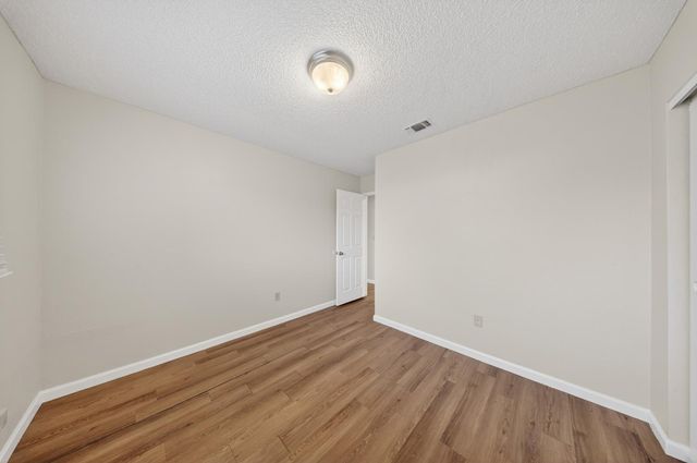 7263 Hayward Dr, Sacramento, CA 95828