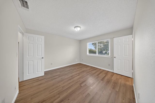 7263 Hayward Dr, Sacramento, CA 95828