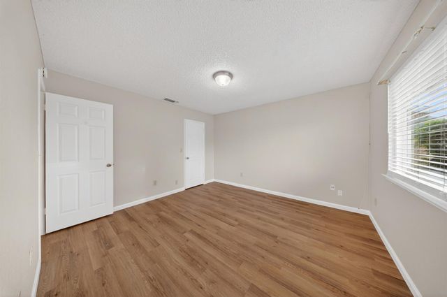 7263 Hayward Dr, Sacramento, CA 95828