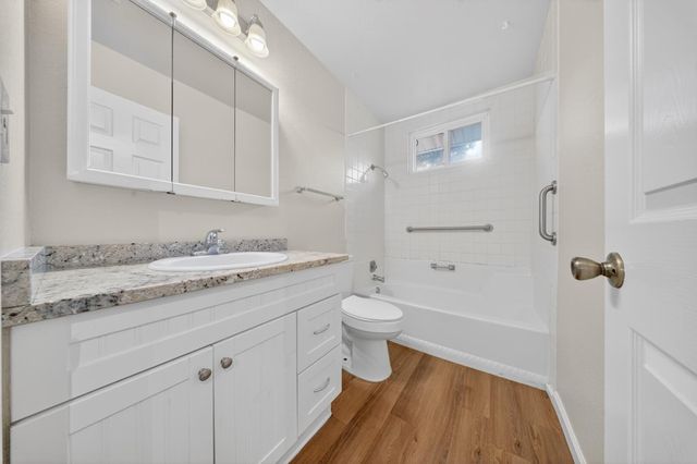 7263 Hayward Dr, Sacramento, CA 95828