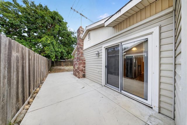 7263 Hayward Dr, Sacramento, CA 95828