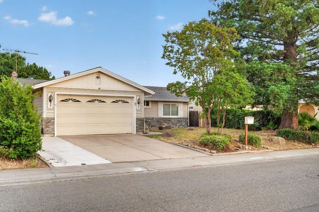 7263 Hayward Dr, Sacramento, CA 95828