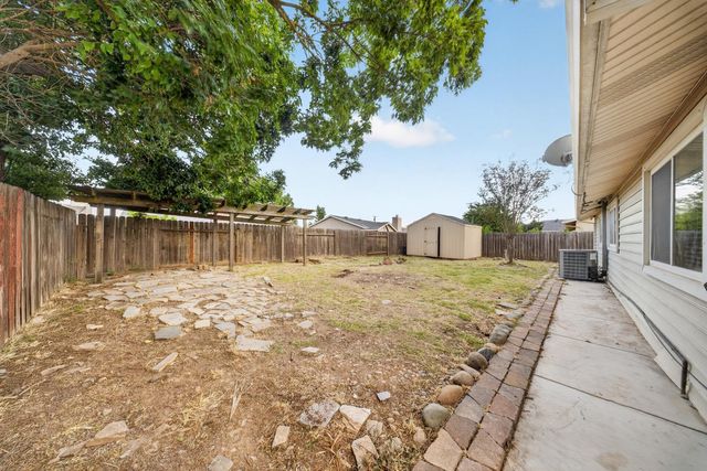 7263 Hayward Dr, Sacramento, CA 95828