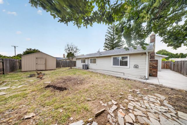 7263 Hayward Dr, Sacramento, CA 95828