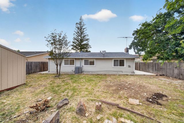 7263 Hayward Dr, Sacramento, CA 95828