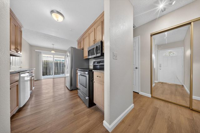 7263 Hayward Dr, Sacramento, CA 95828