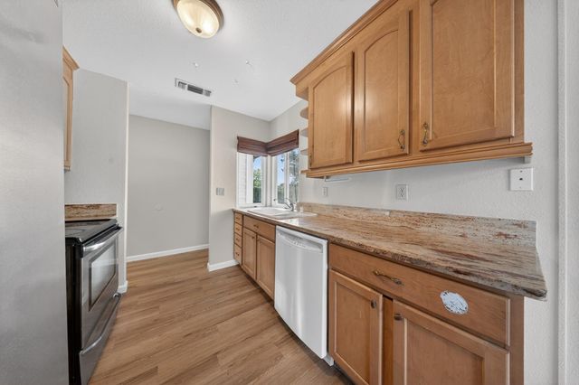 7263 Hayward Dr, Sacramento, CA 95828
