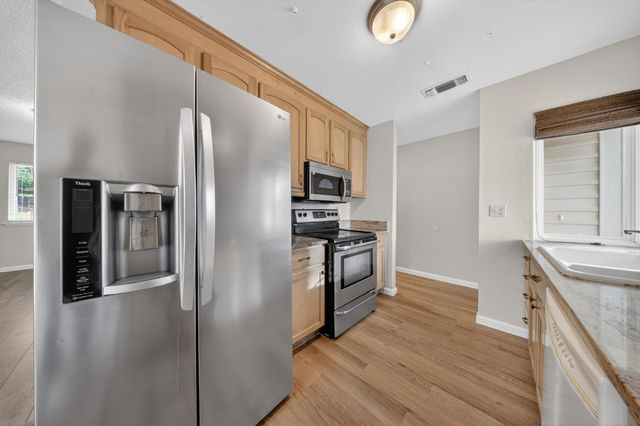 7263 Hayward Dr, Sacramento, CA 95828