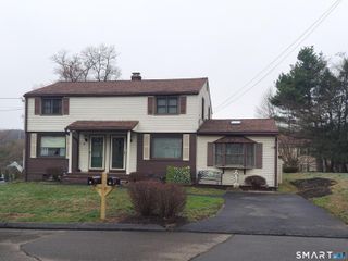 38-40 Lakeview Terrace, Derby, CT 06418