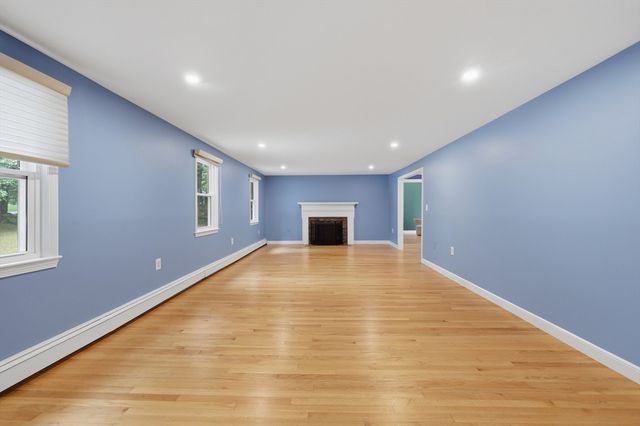 26 Kathleen Dr, Andover, MA 01810