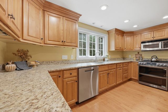 26 Kathleen Dr, Andover, MA 01810