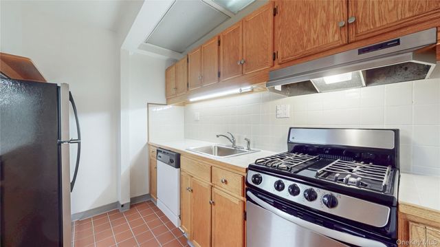 102-45 67th Rd 2R, Forest Hills, NY 11375