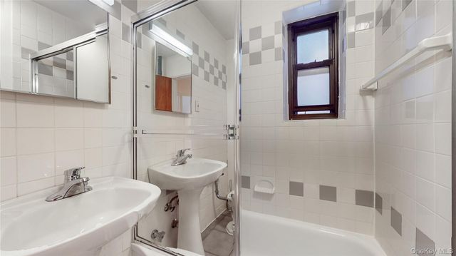 102-45 67th Rd 2R, Forest Hills, NY 11375