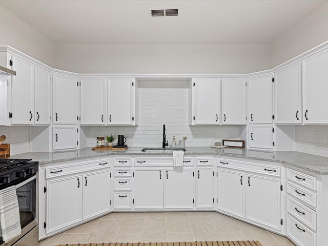 611 Cherry Street, Bowie, TX 76230