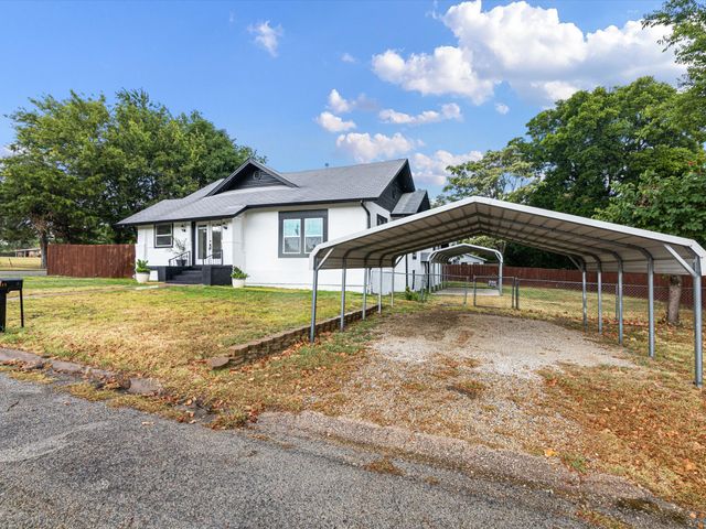 611 Cherry Street, Bowie, TX 76230