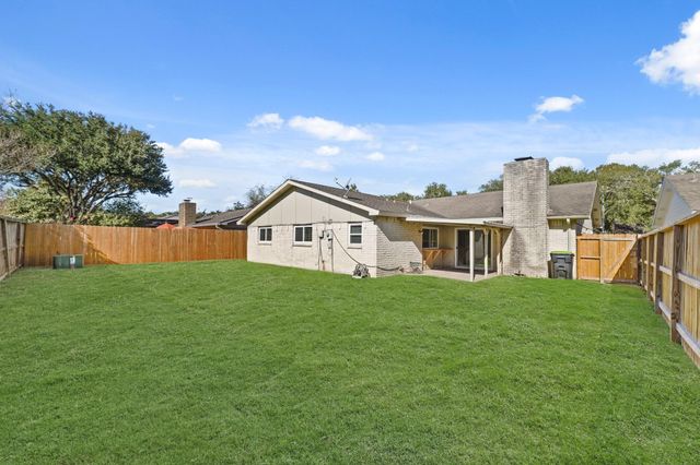 2205 Hilton Head Drive, Missouri City, TX 77459