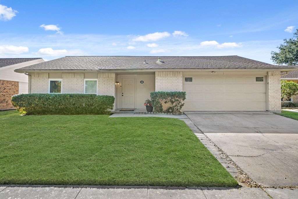 2205 Hilton Head Drive, Missouri City, TX 77459