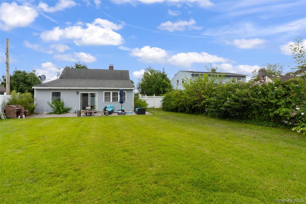 42 Mockingbird Lane, Levittown, NY 11756 — photo 4