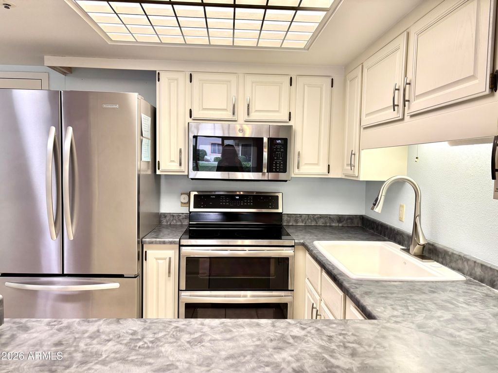 10330 W THUNDERBIRD Boulevard A132, Sun City, AZ 85351 — photo 3