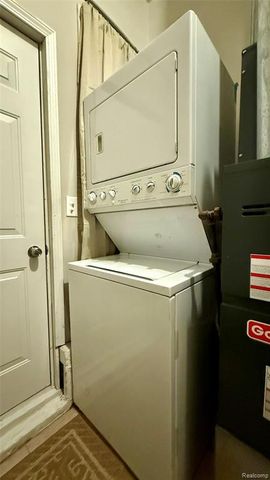 805 E Milton Avenue, Hazel Park, MI 48030