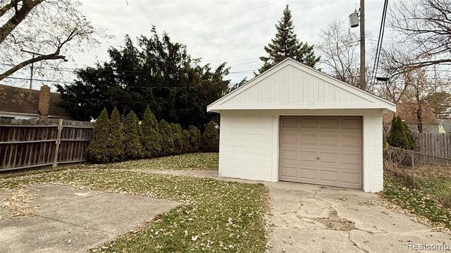 805 E Milton Avenue, Hazel Park, MI 48030