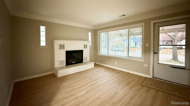 805 E Milton Avenue, Hazel Park, MI 48030