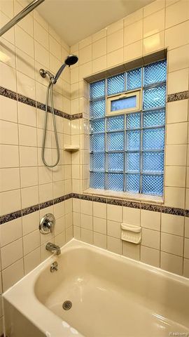 805 E Milton Avenue, Hazel Park, MI 48030