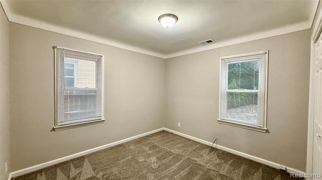 805 E Milton Avenue, Hazel Park, MI 48030