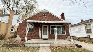 805 E Milton Avenue, Hazel Park, MI 48030