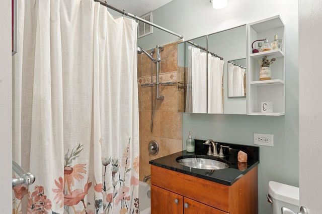 1355 N Sandburg Terrace 1801D, Chicago, IL 60610