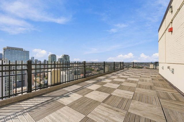 1355 N Sandburg Terrace 1801D, Chicago, IL 60610