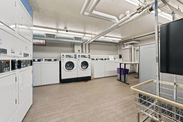 1355 N Sandburg Terrace 1801D, Chicago, IL 60610