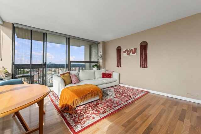 1355 N Sandburg Terrace 1801D, Chicago, IL 60610