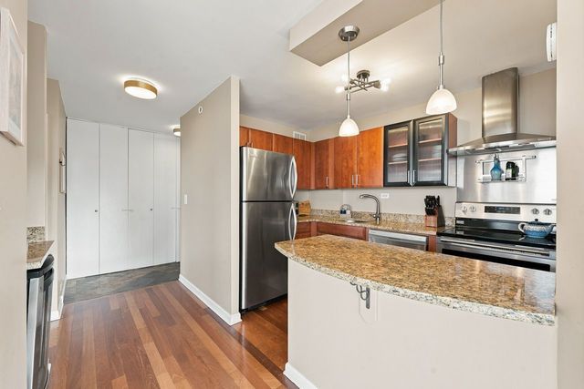 1355 N Sandburg Terrace 1801D, Chicago, IL 60610