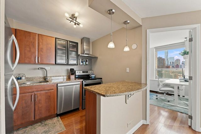 1355 N Sandburg Terrace 1801D, Chicago, IL 60610
