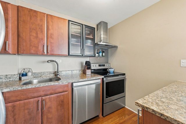 1355 N Sandburg Terrace 1801D, Chicago, IL 60610