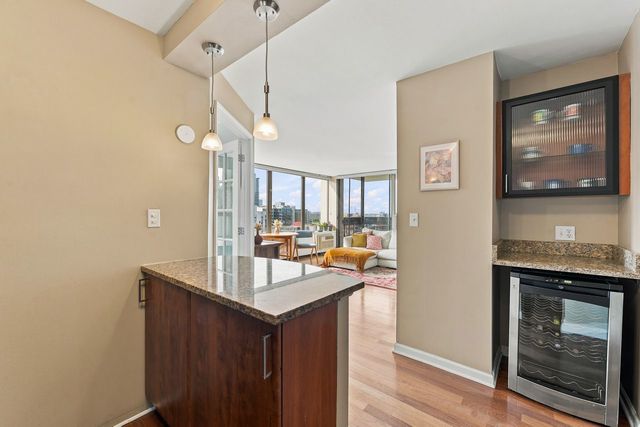 1355 N Sandburg Terrace 1801D, Chicago, IL 60610
