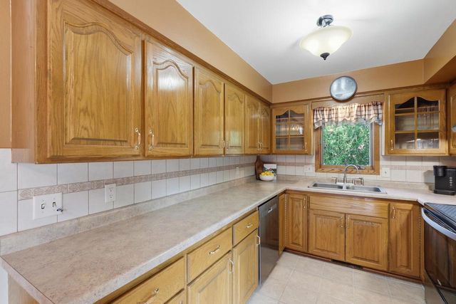 7003 Park Circle, Middleton, WI 53562
