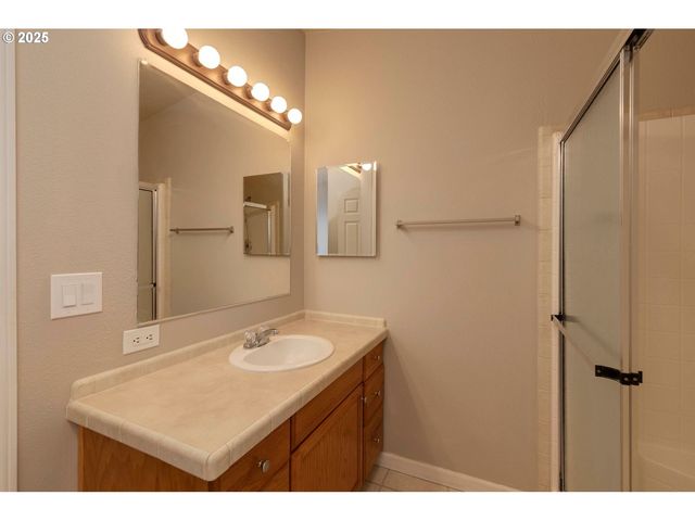 20248 HIGHWAY 213 2, Oregon City, OR 97045