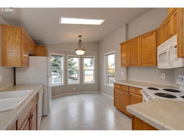 20248 HIGHWAY 213 2, Oregon City, OR 97045