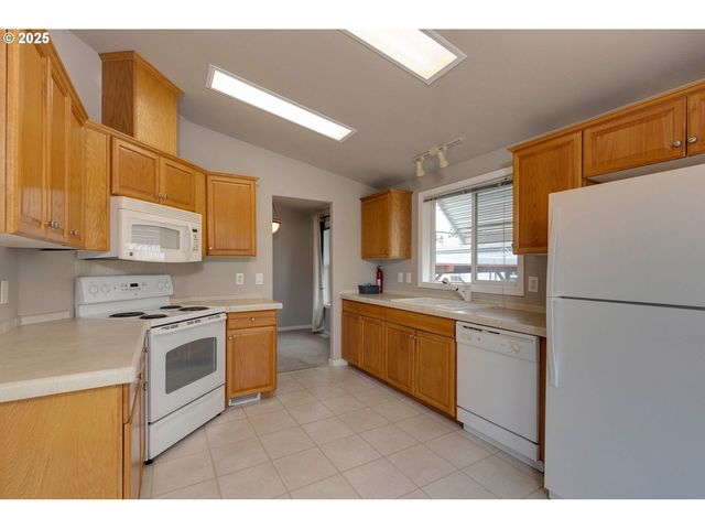 20248 HIGHWAY 213 2, Oregon City, OR 97045