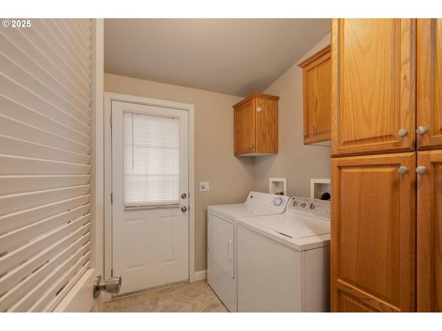 20248 HIGHWAY 213 2, Oregon City, OR 97045