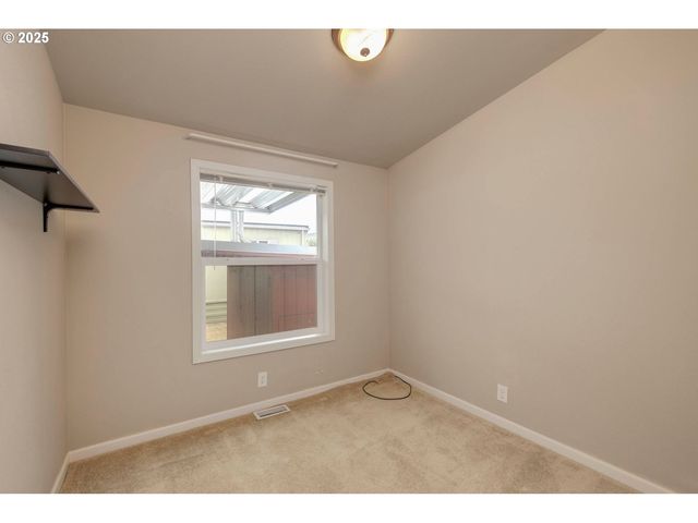 20248 HIGHWAY 213 2, Oregon City, OR 97045